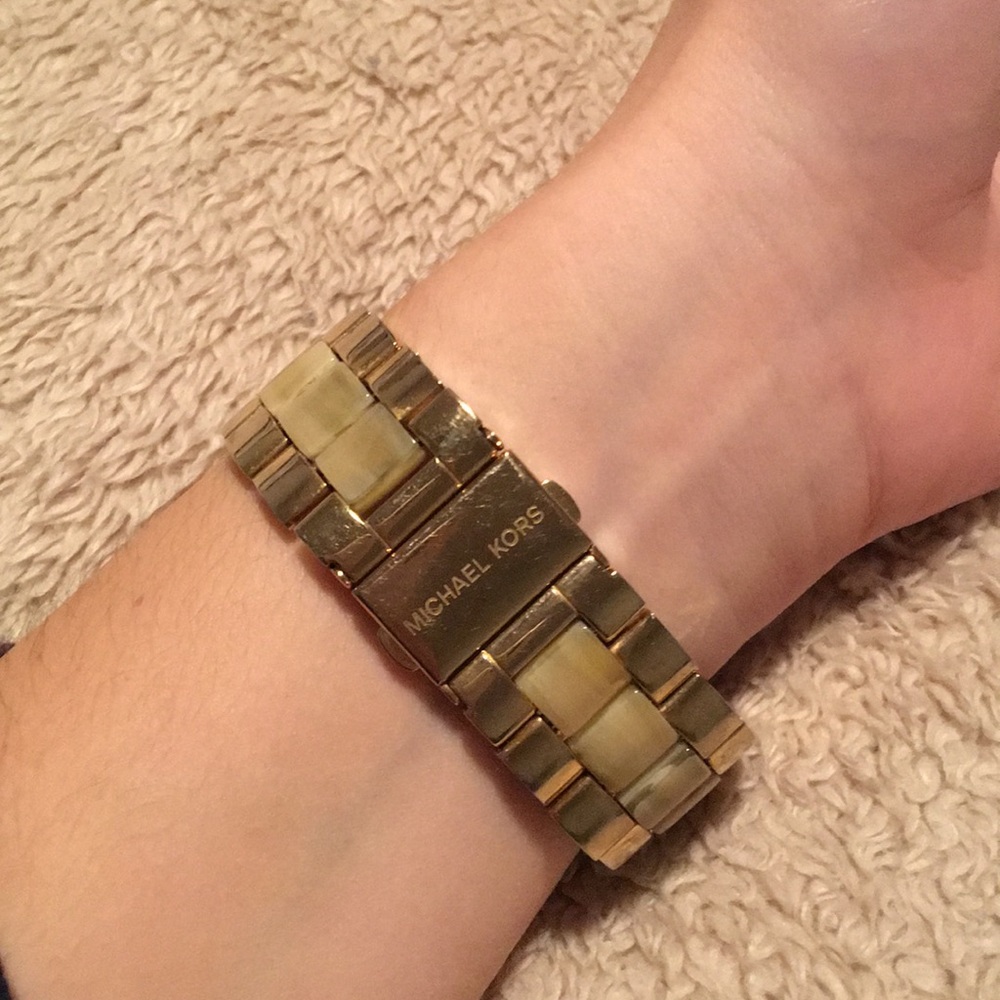 Michael Kors Horn Watch Gold - Picture 2 of 3